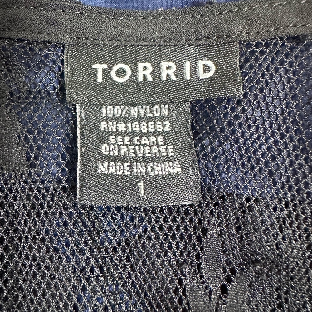 Torrid satin blue top with black lace size 1-1X/14-16 - Picture 10 of 11
